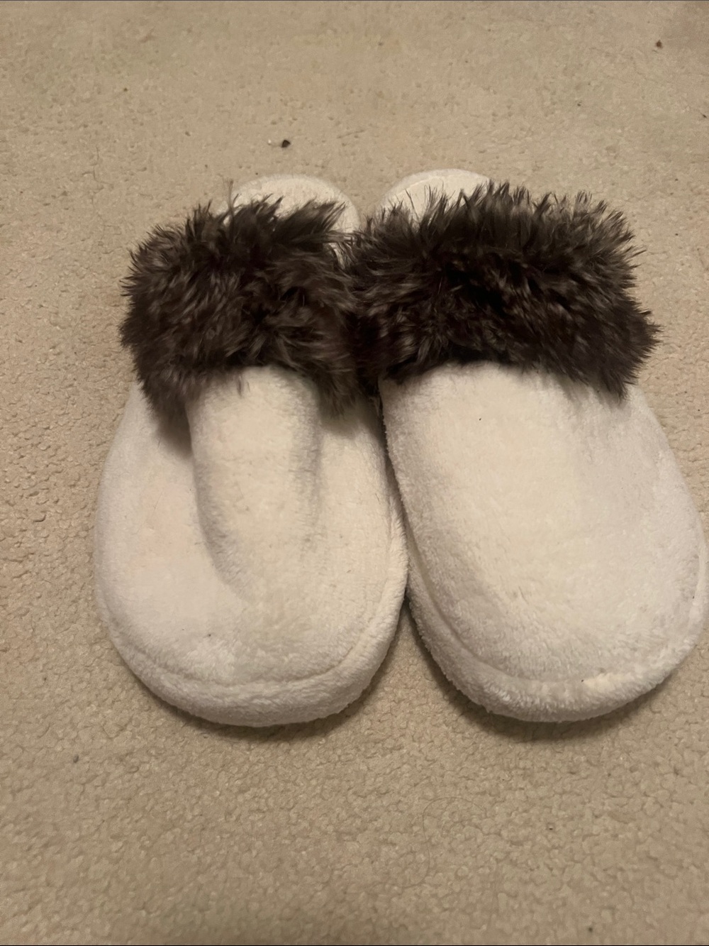 Pottery Barn Plush White Slipper with Brown Faux-Fur Trim Sz M
